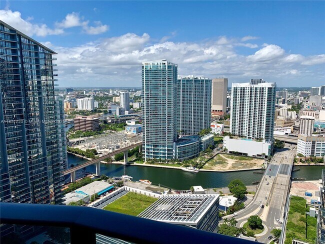 Building Photo - 801 S Miami Ave