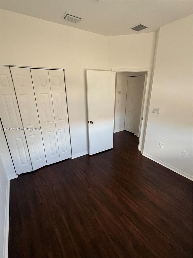Building Photo - 906 SW 143rd Ave
