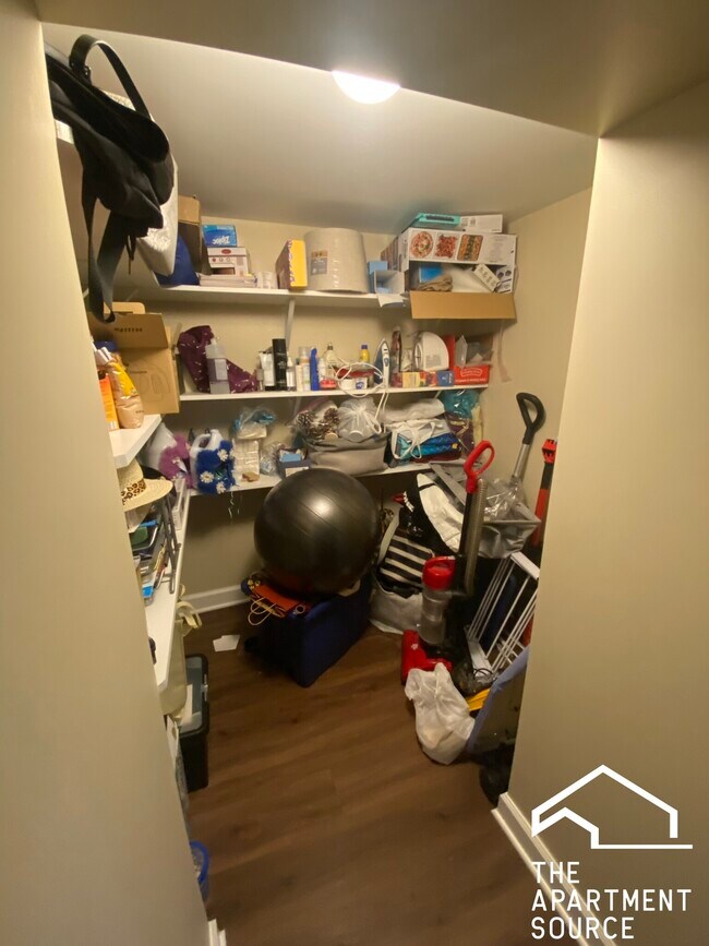 Foto del edificio - 2118 N Avers Ave