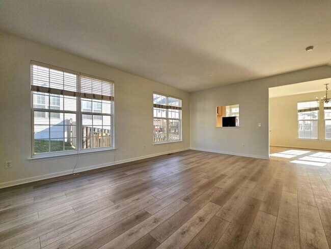 Foto del edificio - 15334 Elizabeth Burbage Loop