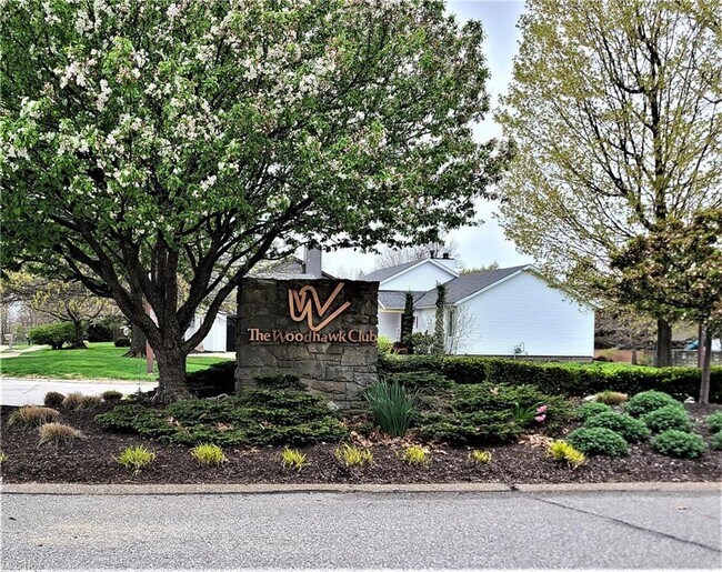 Foto del edificio - 200 Fox Hollow Dr