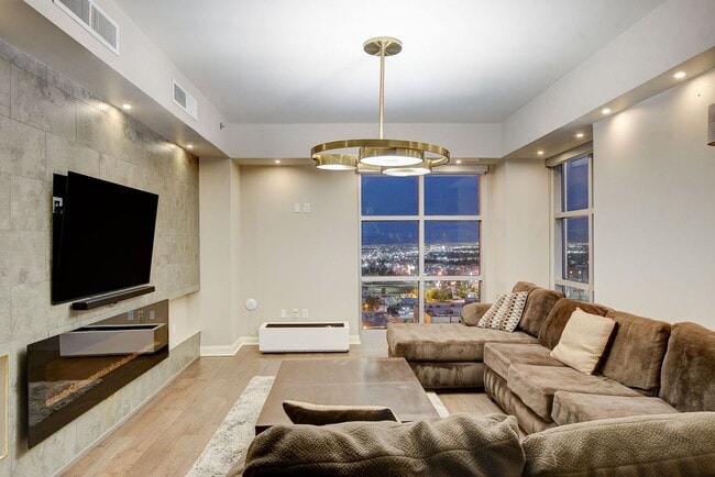 Building Photo - The Ogden 1512-Strip/City/Mtn Views from t...