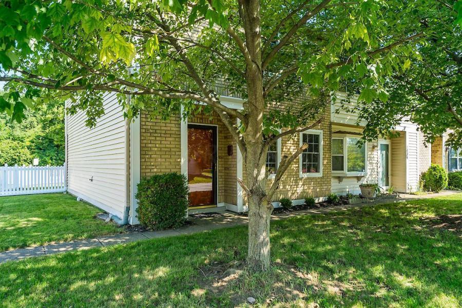 Primary Photo - 1686 Park Row Dr