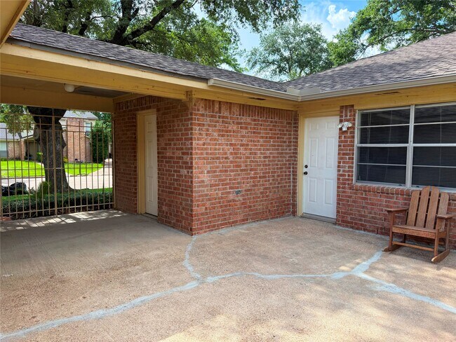 Foto del edificio - 13430 Exton Ln