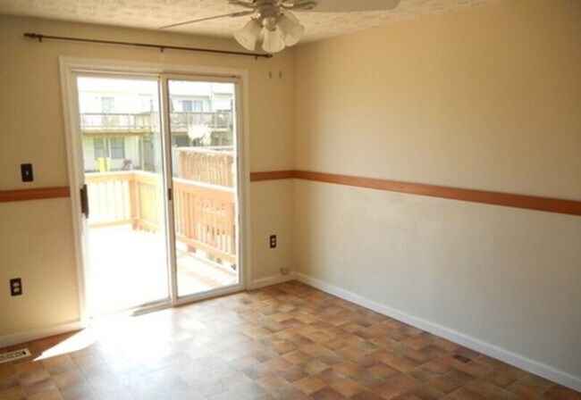 Building Photo - 723 Dayspring Dr