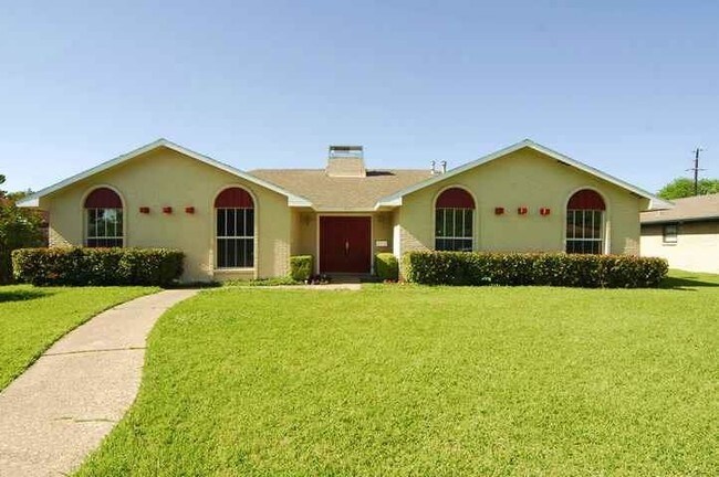 Building Photo - 3151 Kinkaid Dr