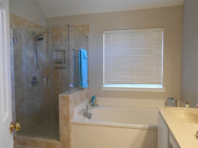 Foto del edificio - 4804 Holly Berry Dr