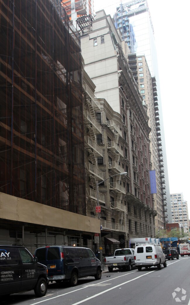 Foto del edificio - 204 W 55th St