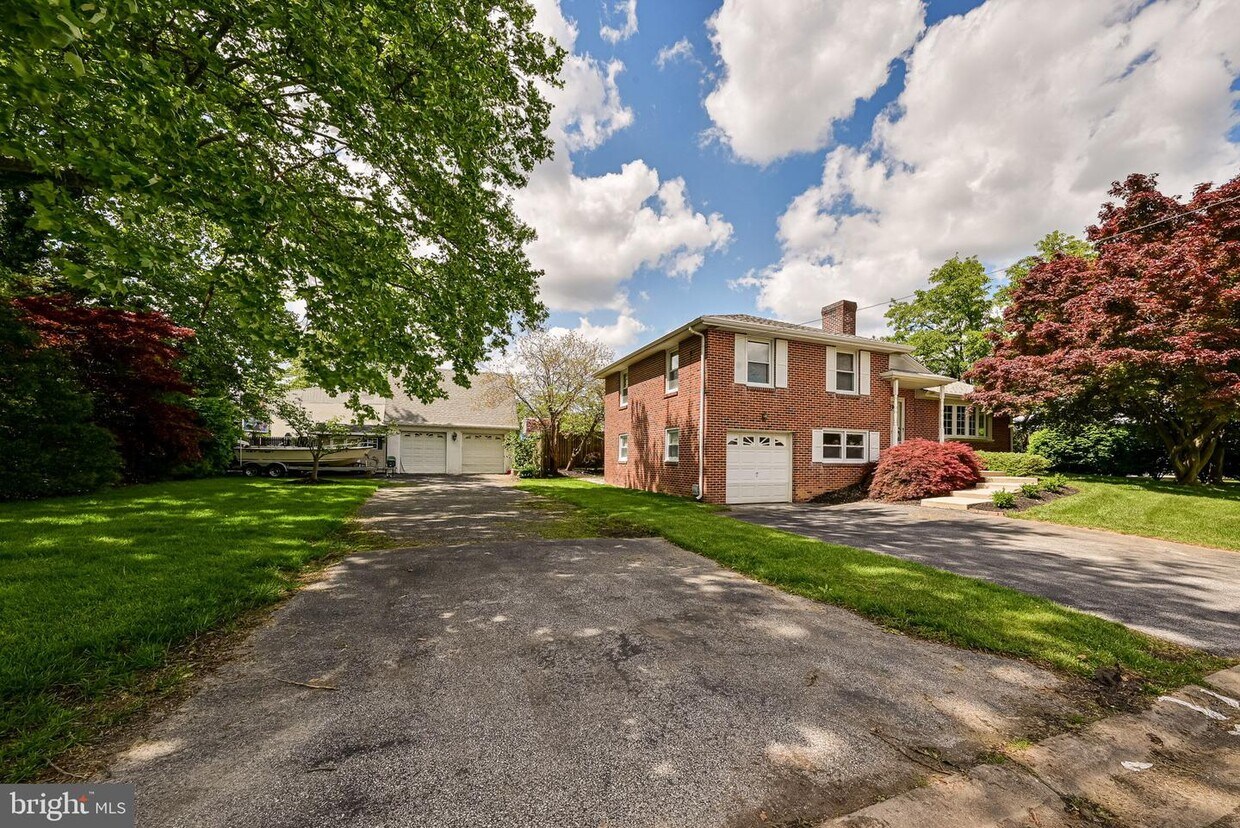 Primary Photo - 519 Springhill Ave