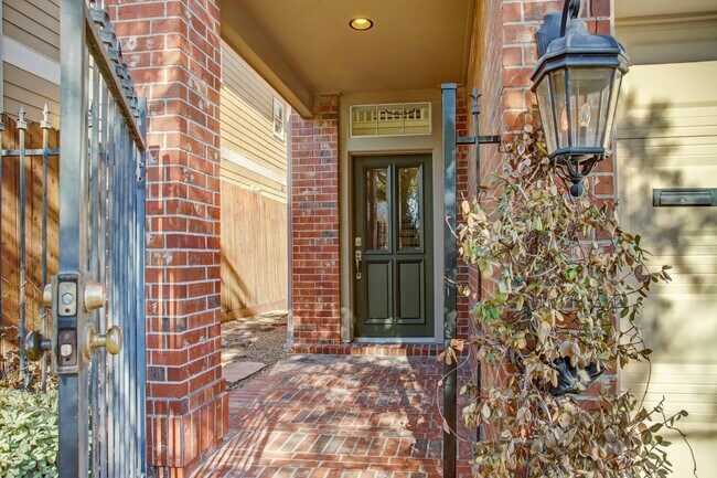 Building Photo - 1804 Colquitt St