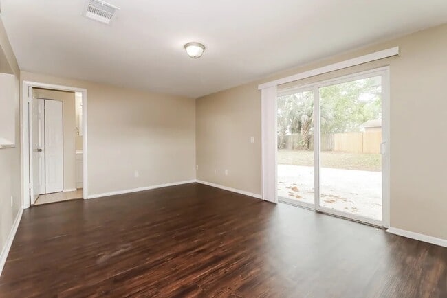Foto del edificio - 6417 Willow Wood Ct