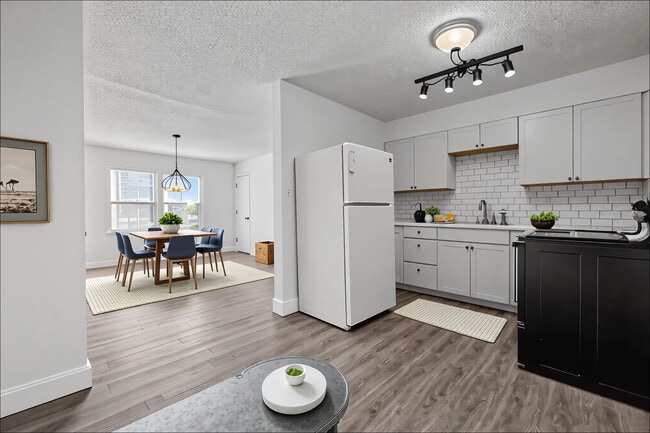 Building Photo - 2600 Dalecrest Dr