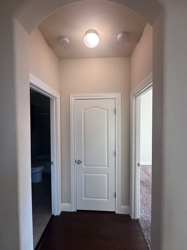 Foto del edificio - **Christie Ranch**Available 9/10