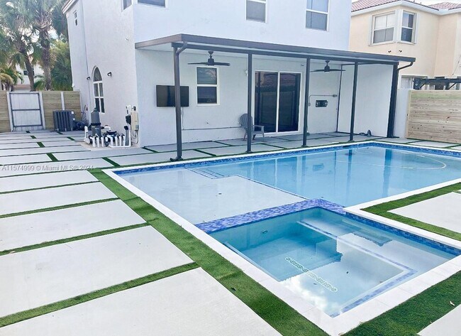 Foto del edificio - 656 NW 157th Ave
