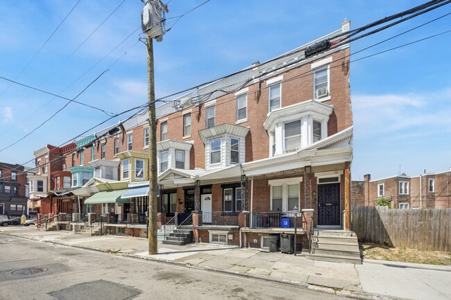 Building Photo - 1723 W Butler St