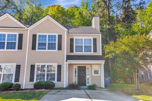 Building Photo - Spacious Townhome in Wescott Plantation!