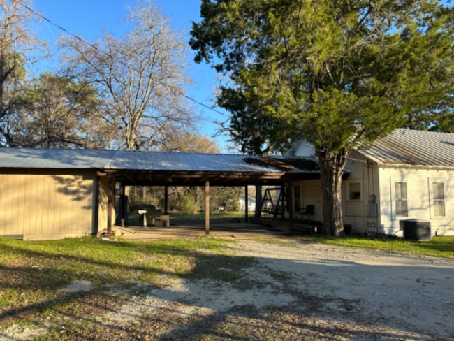 Building Photo - 1660 FM 1696