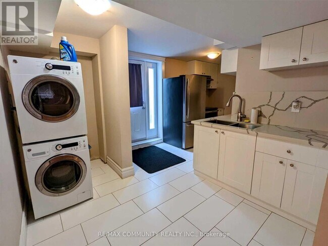 Photo du bâtiment - 837 Glenrush St