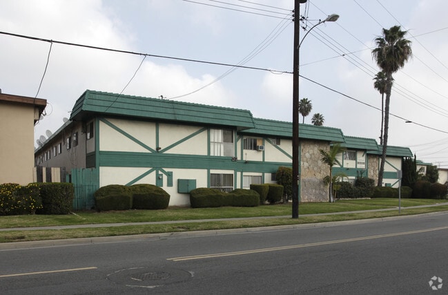 Building Photo - Courtyard Apartments
