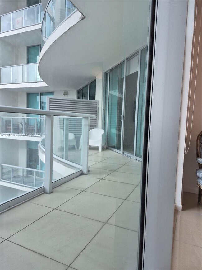 Foto del edificio - 300 S Biscayne Blvd