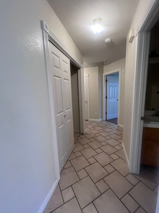 Building Photo - 1900 Modoc Ave