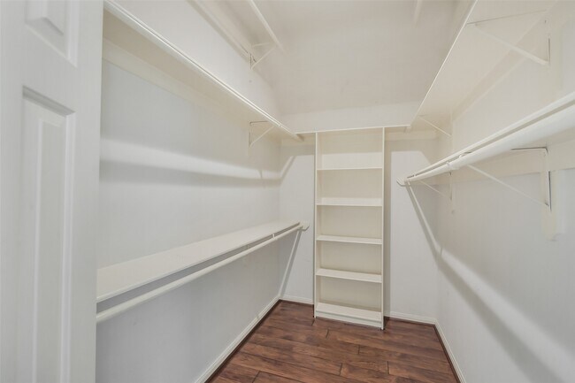 Building Photo - 11802 Chateau Trail