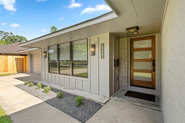 Foto del edificio - 9606 Pine Lake Dr
