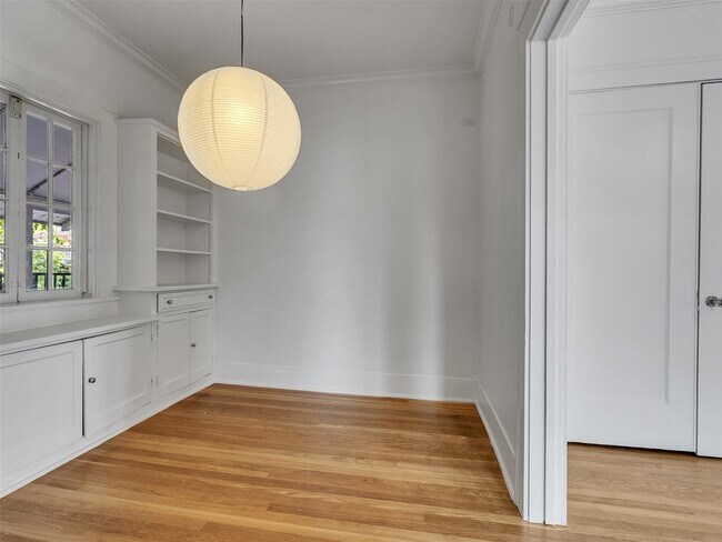 Building Photo - 1308 W Alabama St