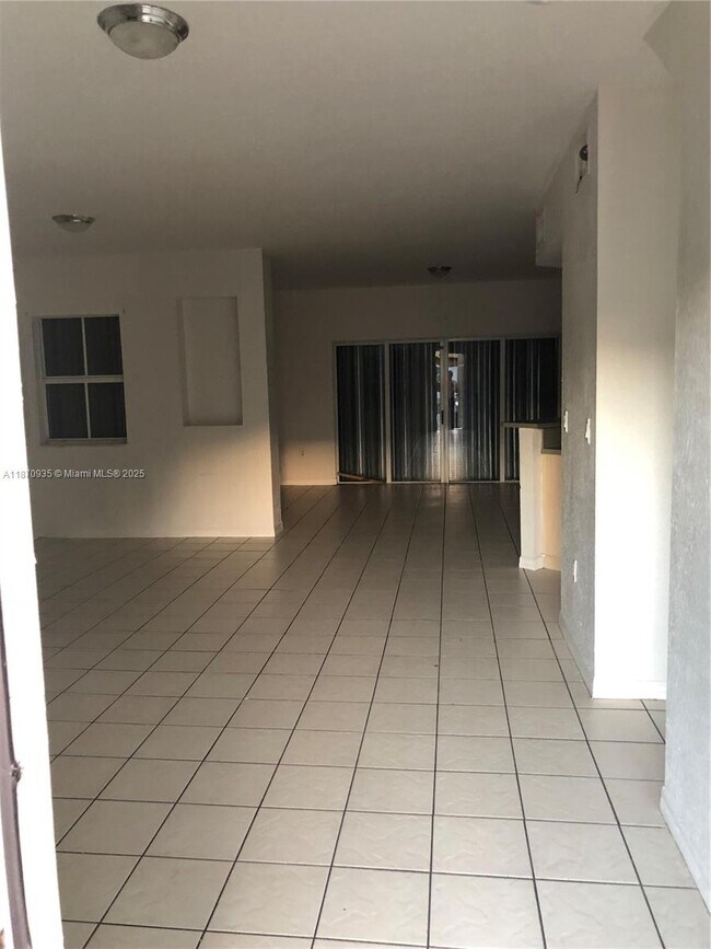 Building Photo - 855 SW 6th Ct