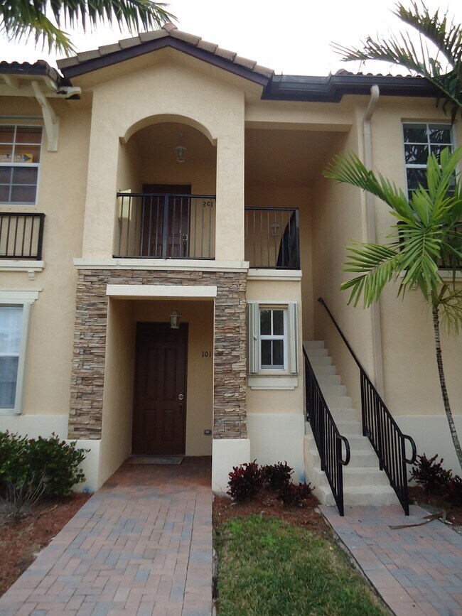 Foto del edificio - 3320 NE 13th Circle Dr