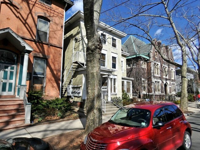 Building Photo - 55 Trumbull St