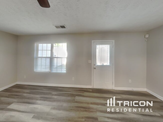 Building Photo - 7172 Grosbeak St