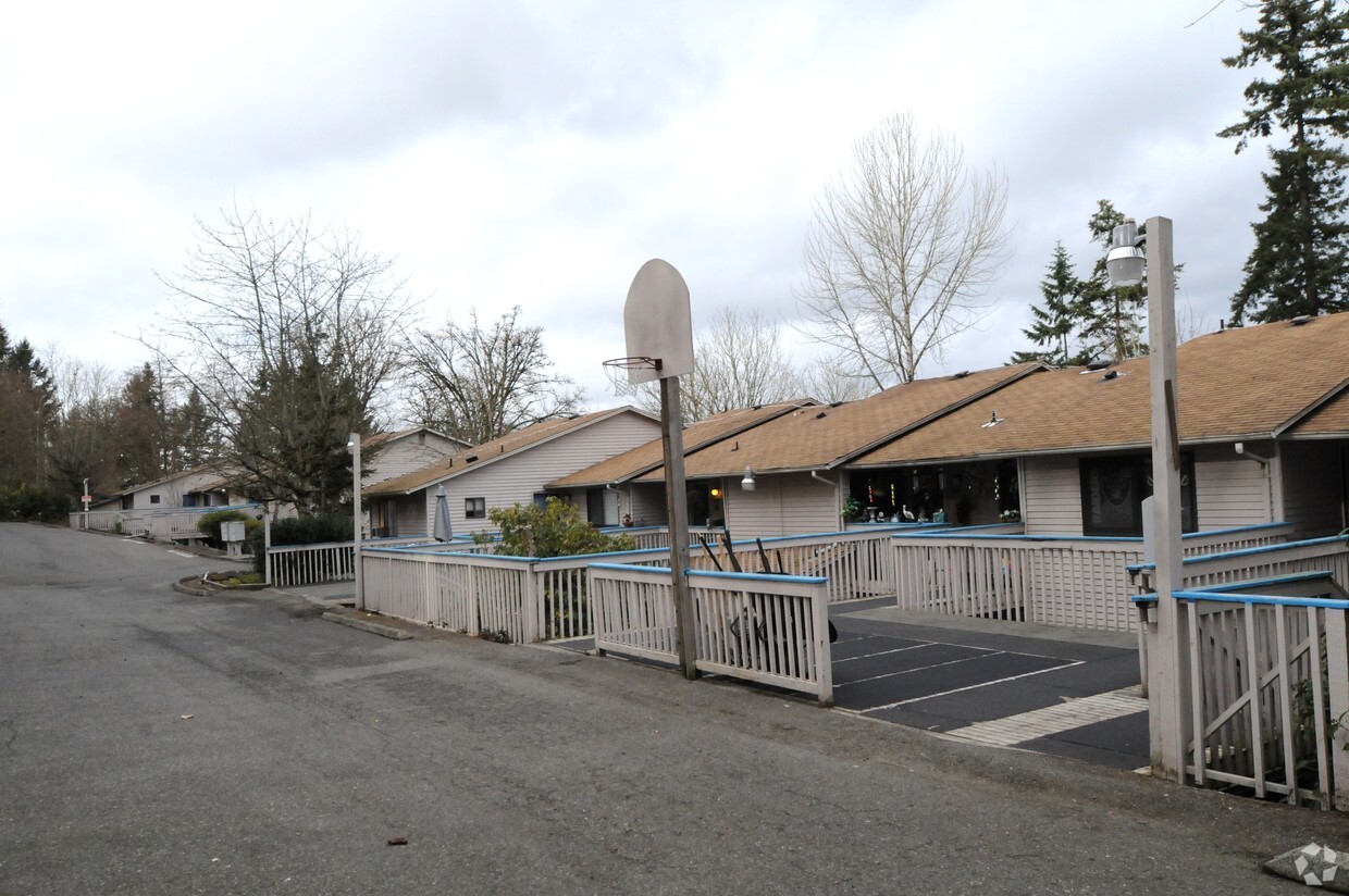 Building Photo - Panorama East Apartments