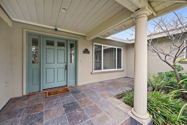 Building Photo - Beautiful 4/2 Executive Home with Cupertin...