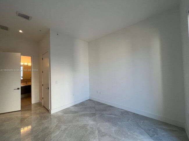 Building Photo - 301 Altara Ave