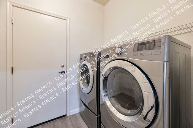 Building Photo - 1809 E Patrick Ln