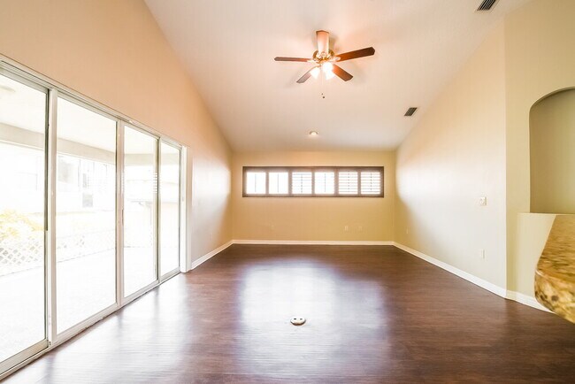 Foto del edificio - 1436 Lake Marion Dr