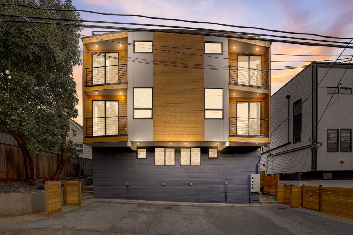 Foto principal - Immaculate NEW CONSTRUCTION Seattle Townhome w/ a Rooftop Deck and Parking Space!