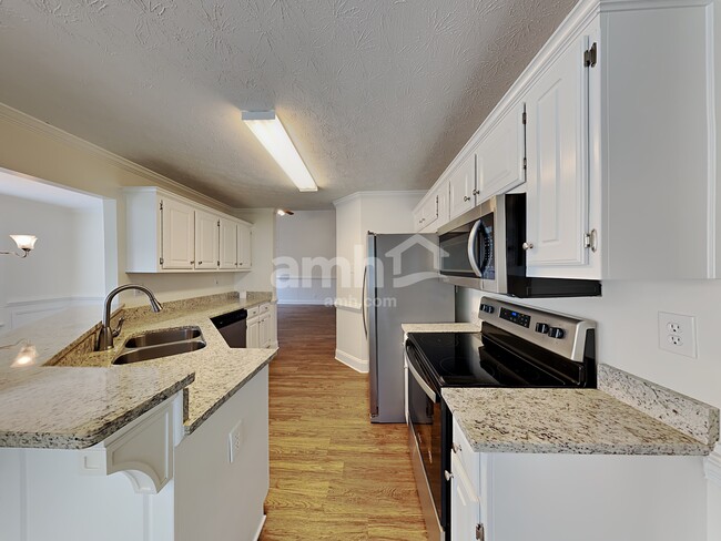 Building Photo - 5959 River Oaks Dr