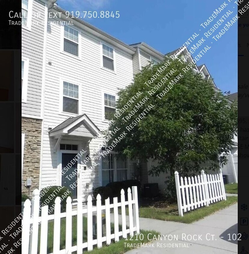 Foto principal - Conveniently Located 3 bedroom, 2.5 bathro...