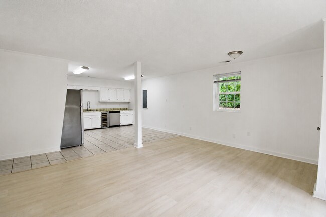 Foto del edificio - 3990 Seven Springs Rd
