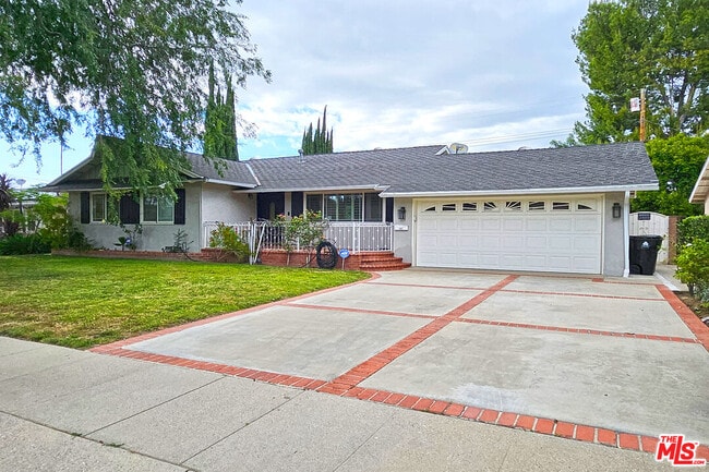 Building Photo - 22337 Cantara St