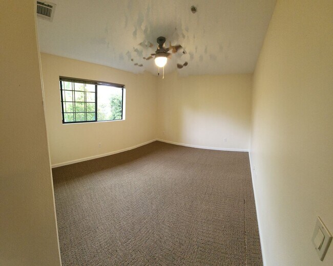 Building Photo - LOCATION-CLOSE PROXIMITY TO POLY CAMPUS
