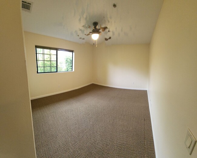 Foto del edificio - LOCATION-CLOSE PROXIMITY TO POLY CAMPUS