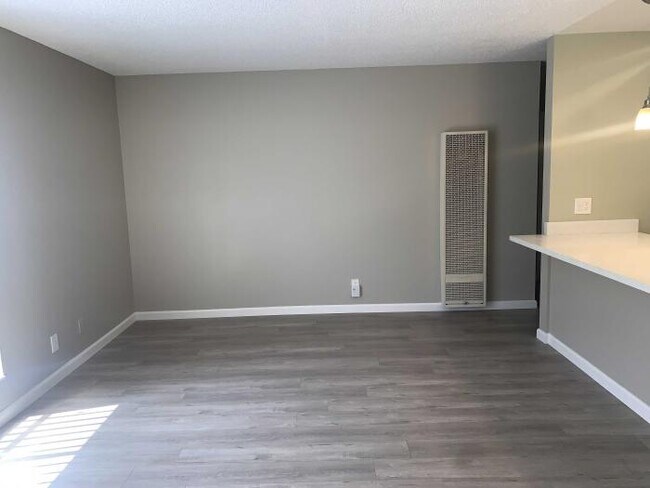 Building Photo - 1 bedroom in Oakland CA 94605