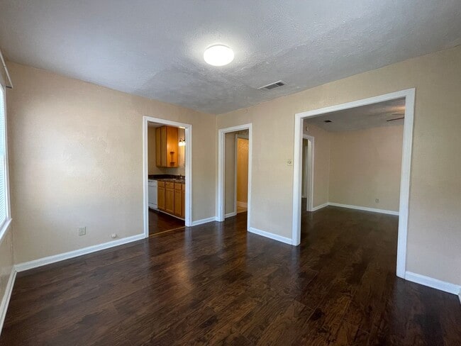 Building Photo - COMING SOON 2 BEDROOM 1 BATH HOME IN TCU AREA