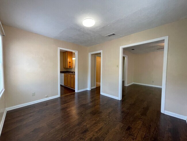 Foto del edificio - COMING SOON 2 BEDROOM 1 BATH HOME IN TCU AREA