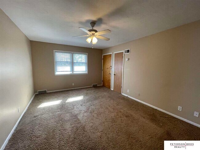 Foto del edificio - 4860 S 131st St