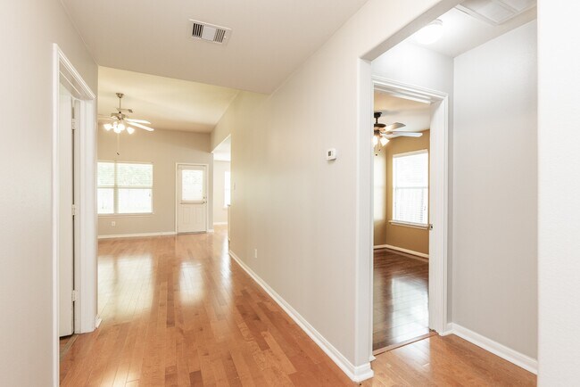 Foto del edificio - 3910 Enclave Mist Ln