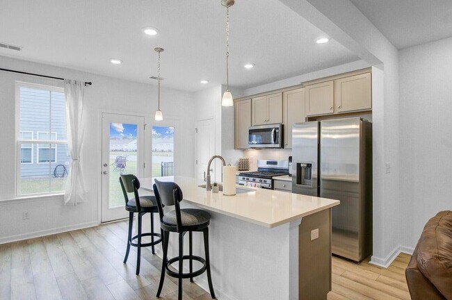 Building Photo - 770 Trotters Ln